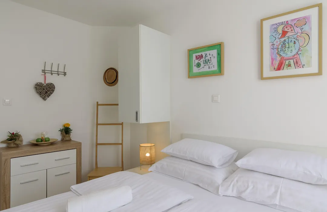 Vila White-1
