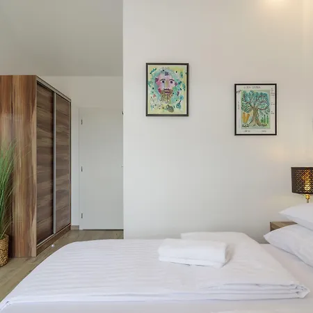 Vila White-3